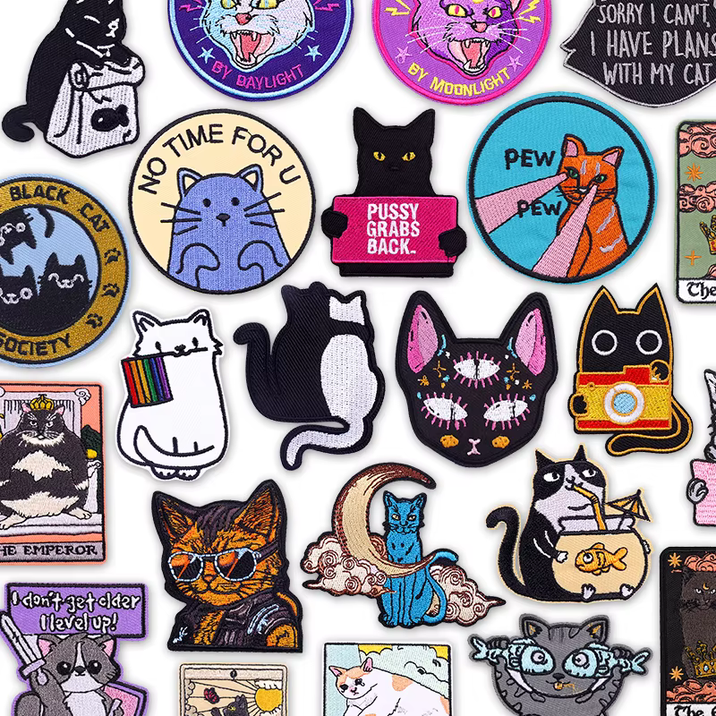 Parche termoadhesivo gatitos estilo tierno – Tarot y gatos bordados - imagen 3
