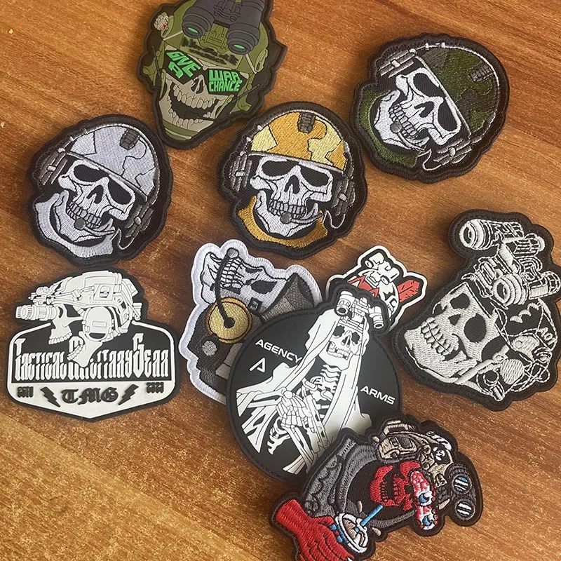 Parche táctico de PVC con calavera luminosa para mochila