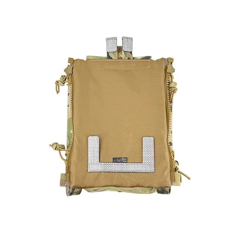 Mochila C4 con sistema MOLLE desplegado