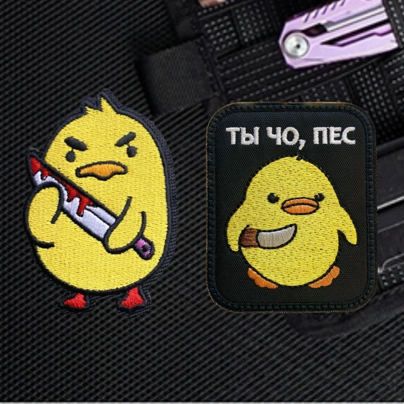 Pato amarillo enojado bordado