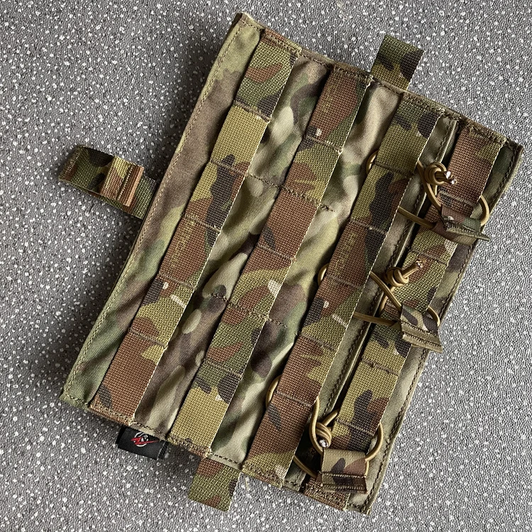 Detalle del sistema de sujeción tipo MOLLE