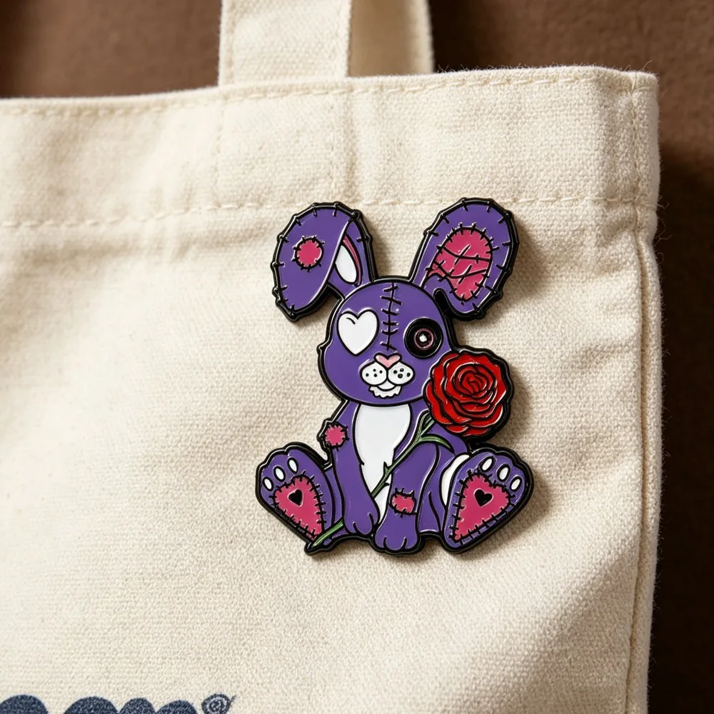Insignia esmaltada gótica animal de terror para chaquetas y bolsos - imagen 3