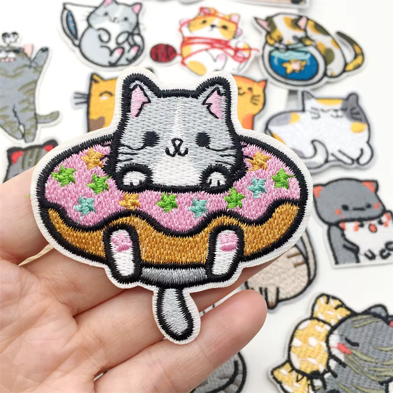 Parche termoadhesivo bordado gato para coser o planchar en ropa - imagen 5