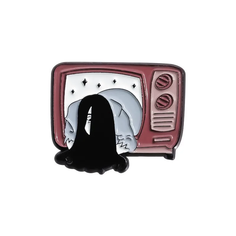 Pin esmaltado de televisor retro con fantasma – Terror gótico - imagen 4