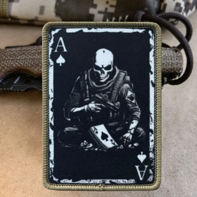 Parche táctico calavera Ace Spades con velcro para mochila - imagen 4