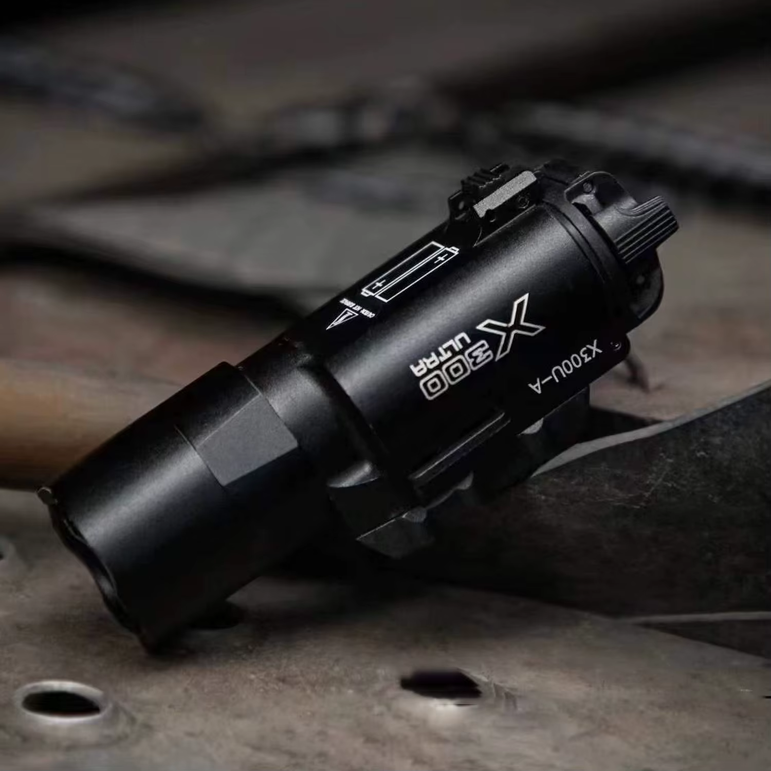 SureFire X300U Linterna táctica para pistola y rifle estroboscópica - imagen 3