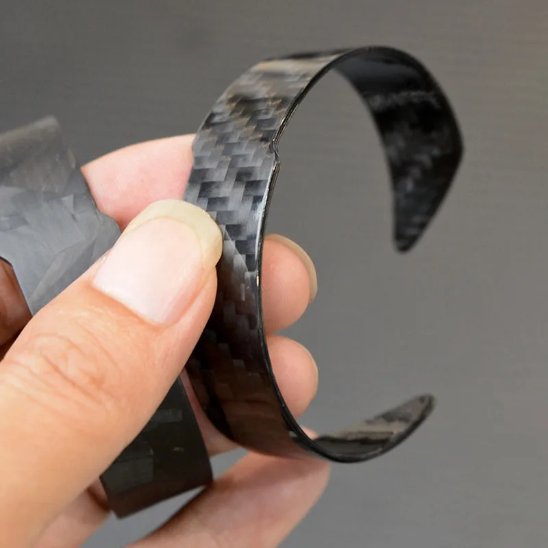 Pulsera fibra de carbono real ligera estilo hip-hop