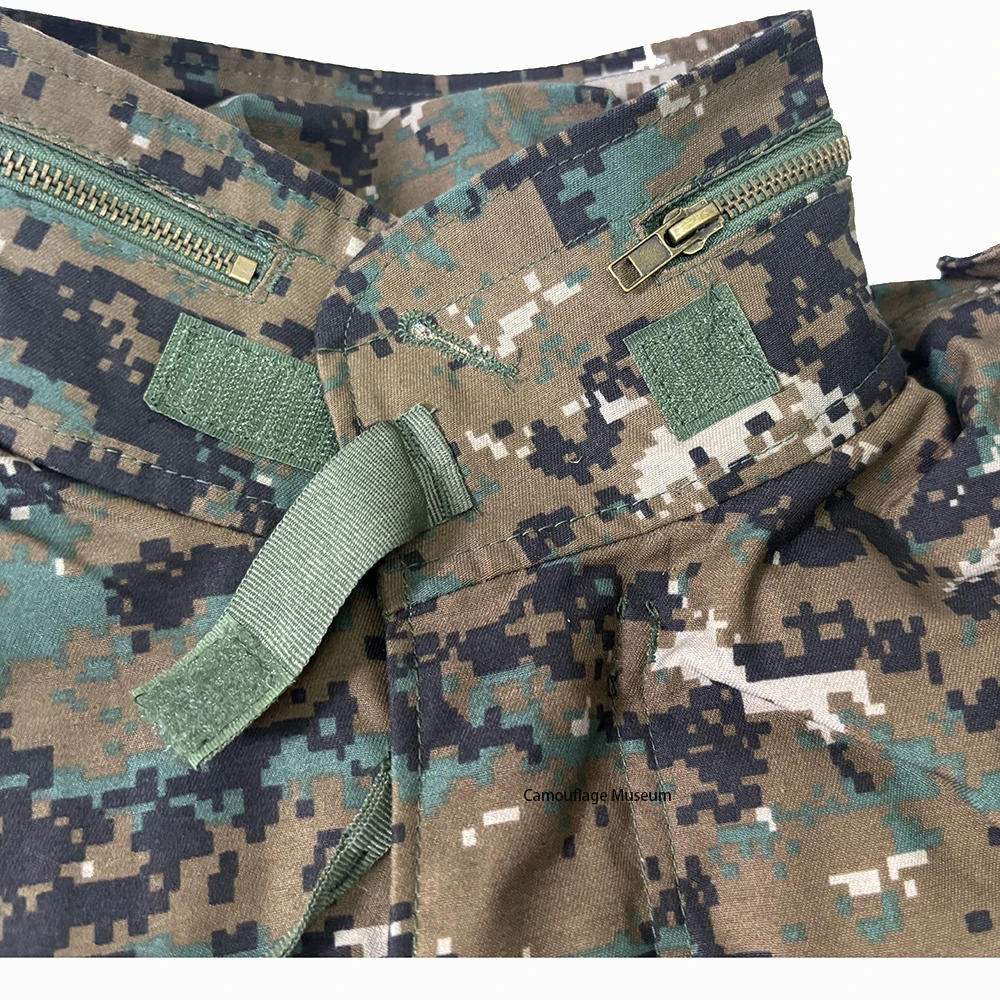 Pantalones tácticos con acabado camuflado