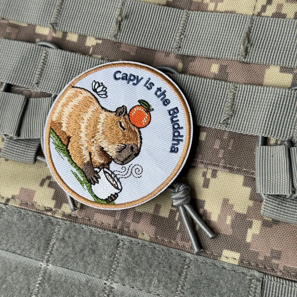 Parche táctico bordado capibara buda morale con velcro - imagen 2