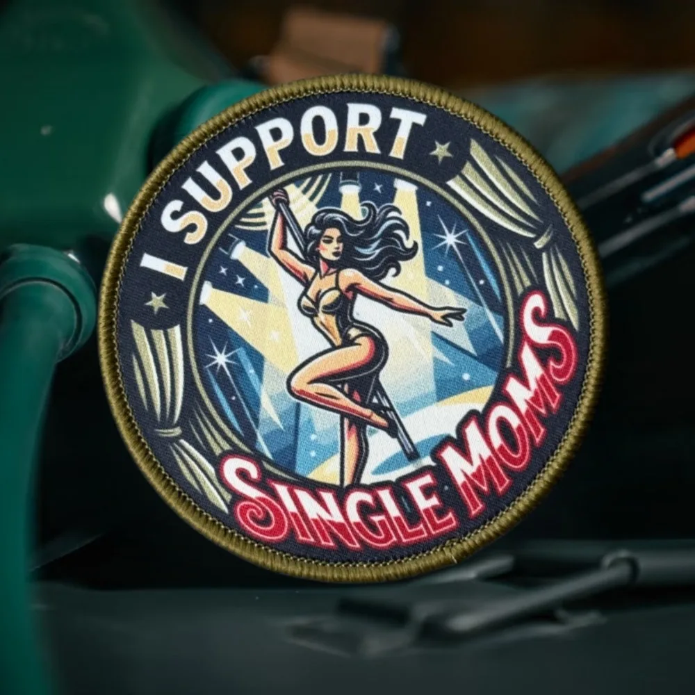 Parche militar de moral pin-up «Apoya a las madres solteras» - imagen 3