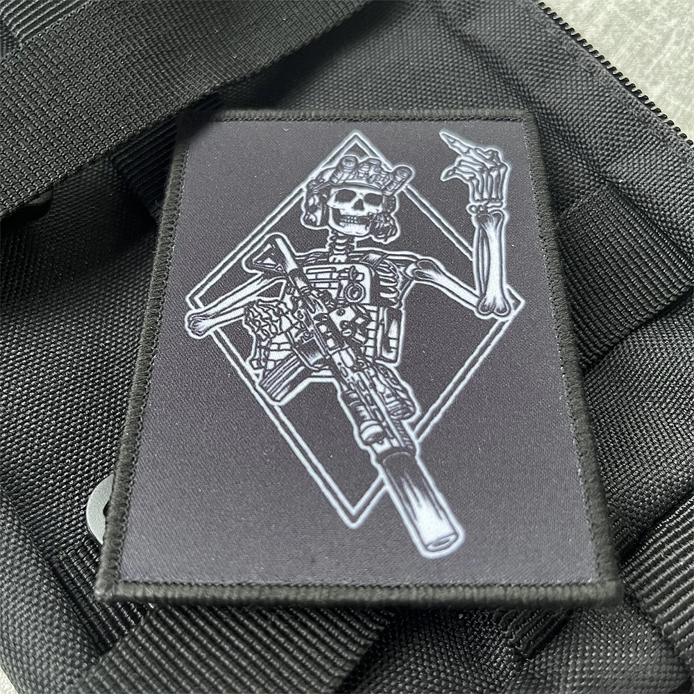 Parche moral calavera con pistola – Para equipo táctico y mochila - imagen 3