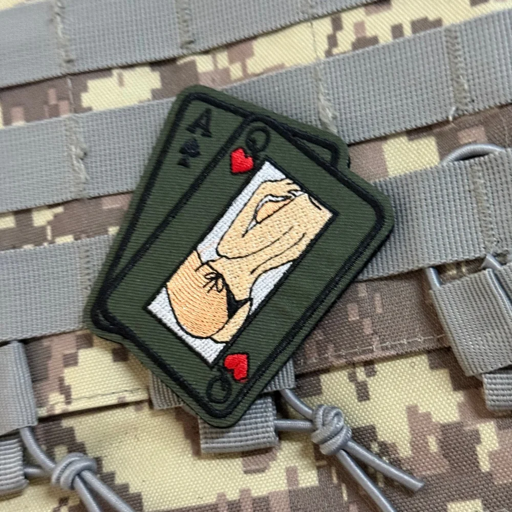 Parche táctico bordado reina corazones as espadas para mochila