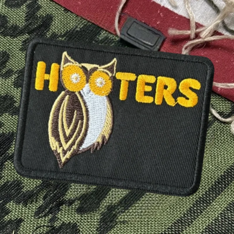 HOOTERS – Parche bordado 3D búho con velcro táctico - imagen 3