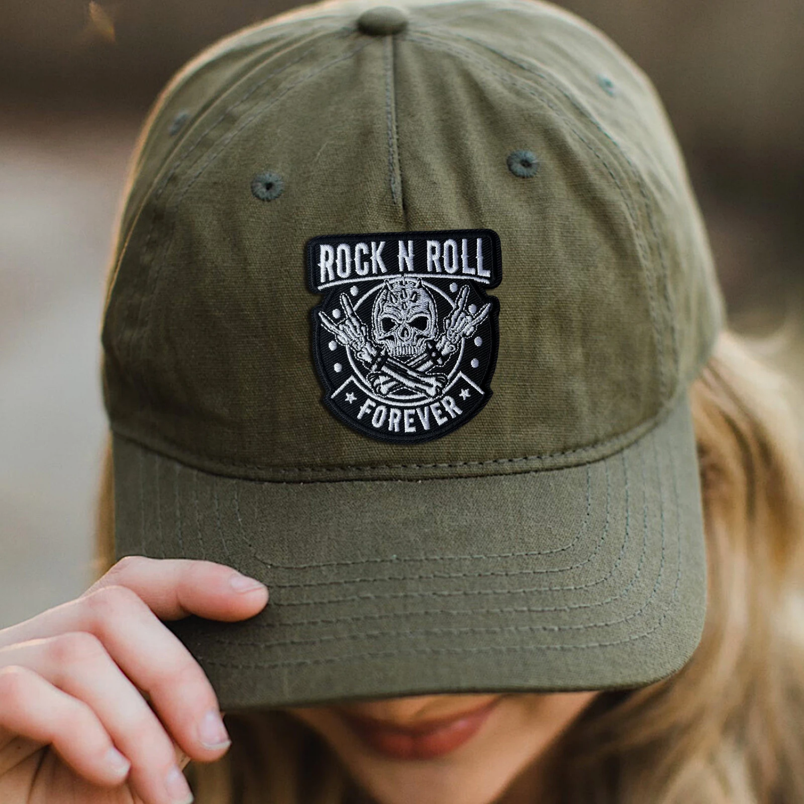 Parche bordado calavera punk rock con velcro para chaleco