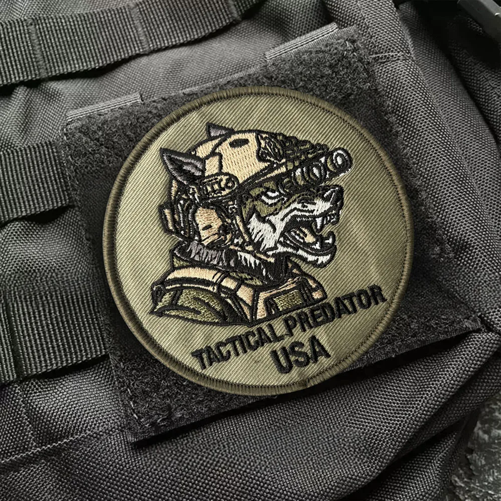 Insignia militar agresiva estilo Predator USA