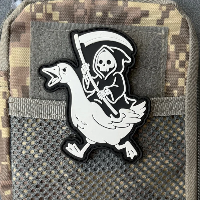 Parche táctico PVC con velcro guadañador sobre ganso - imagen 5