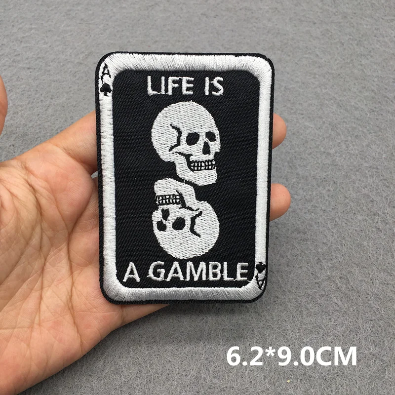 Parche planchable calavera punk negro blanco bordado estilo táctico - imagen 5