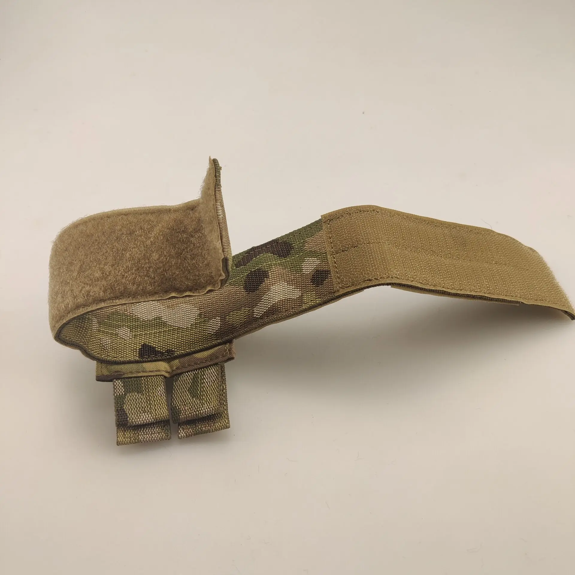 Cinturón táctico con elementos Kydex y disposición para montaje