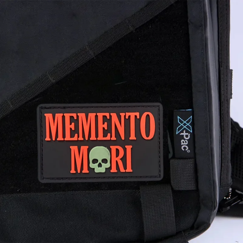 Parche táctico MEMENTO MORI PVC con velcro para mochila - imagen 3