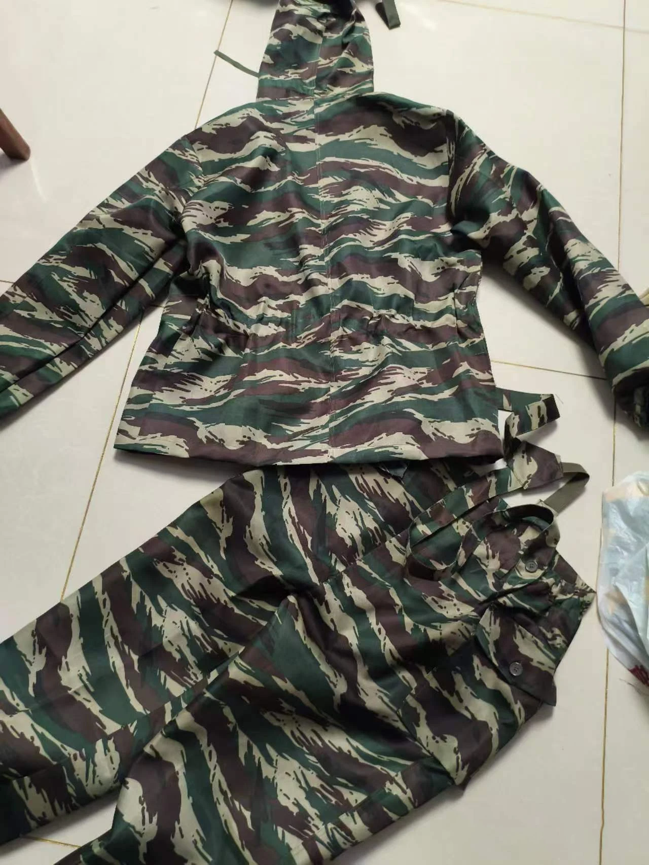 Conjunto completo chaqueta y pantalones