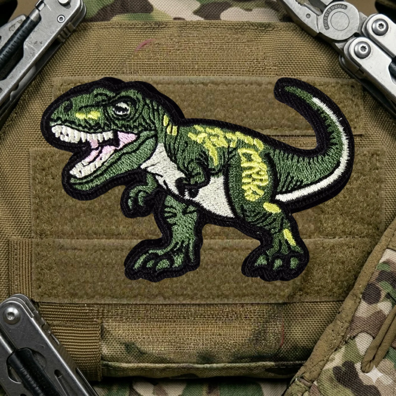 Parche bordado de dinosaurio táctico con velcro para mochilas - imagen 3