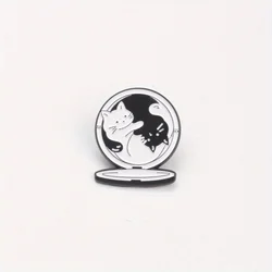 Broche de gato metálico esmaltado con estilo casual y encantador