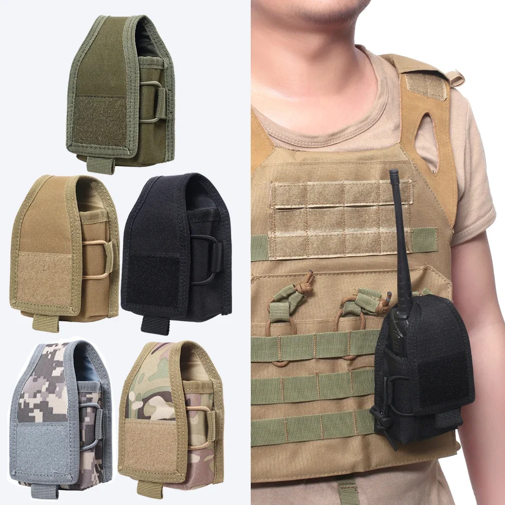 Bolsa Molle para walkietalkie en uso