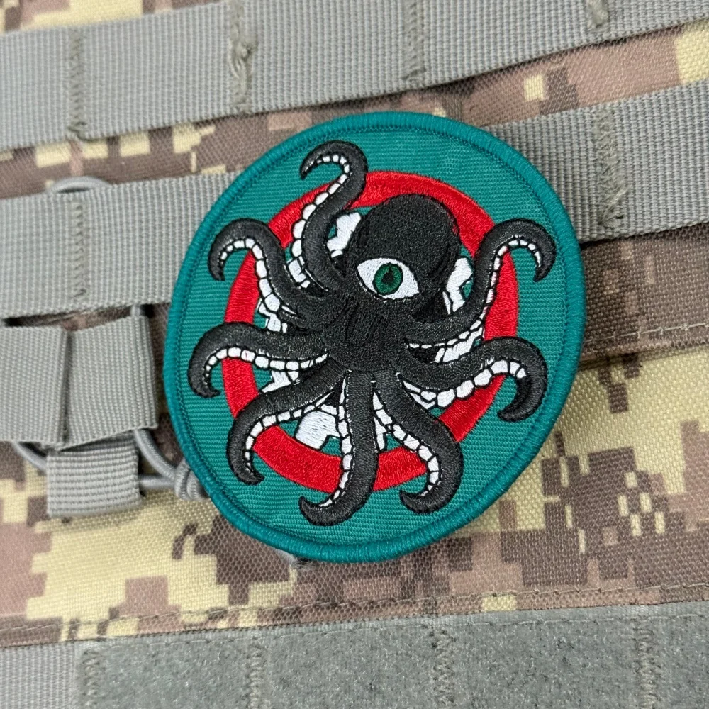 Parche táctico bordado pulpo mítico con velcro para mochila y gorras - imagen 4