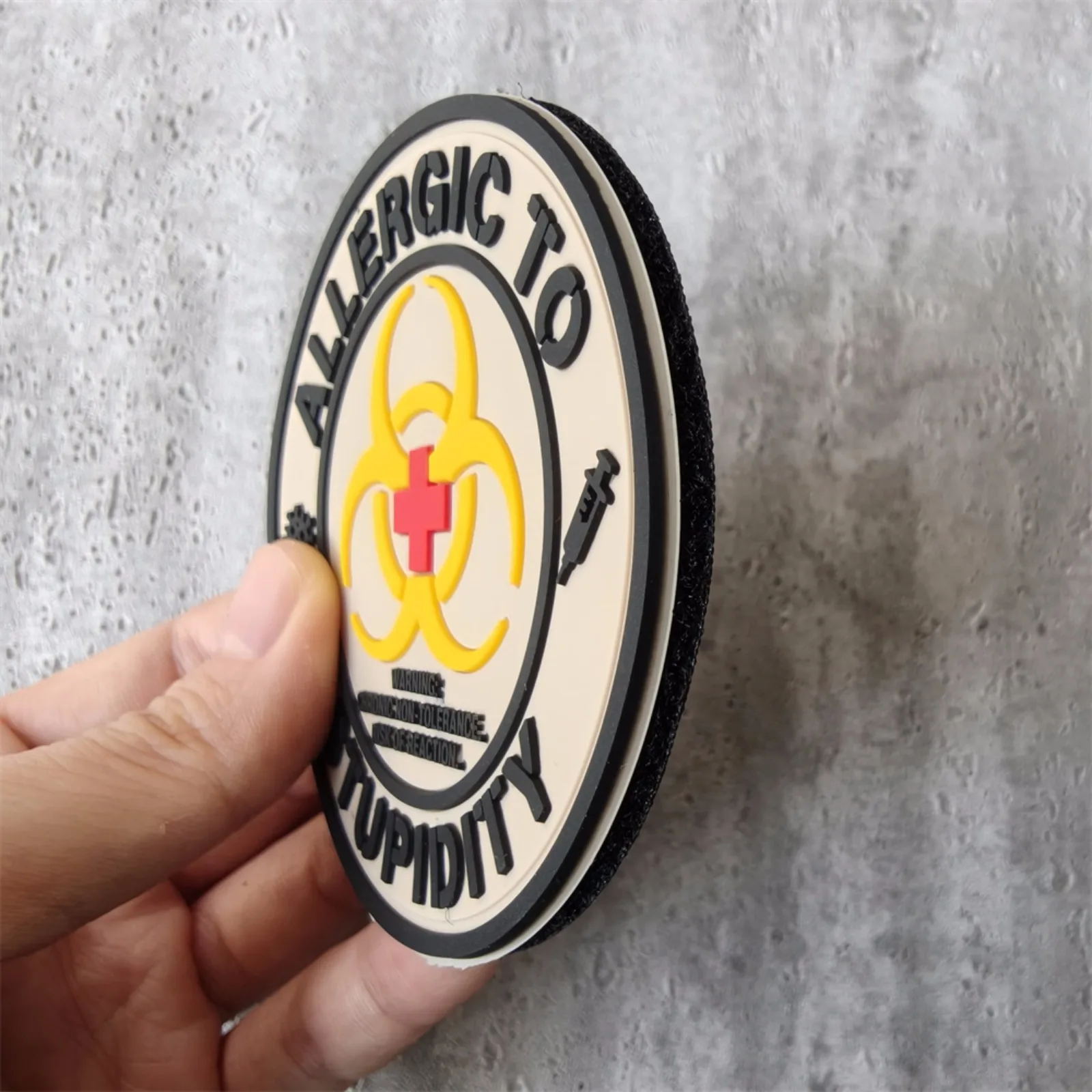 Parche táctico de PVC «Alérgico a la estupidez» con velcro - imagen 5