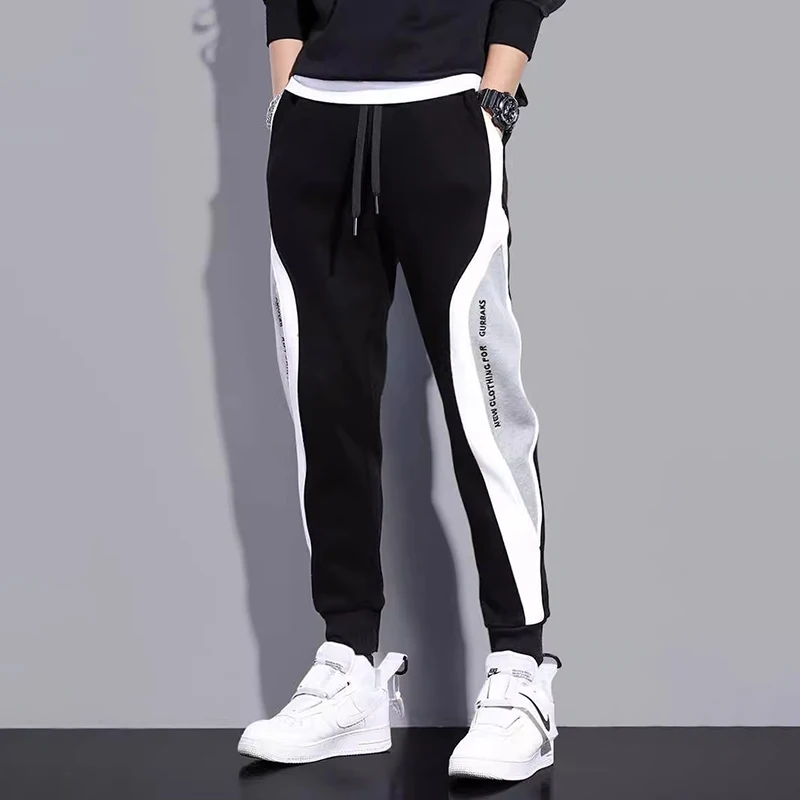 Conjunto urbano: pantalones ligeros de verano con estilo