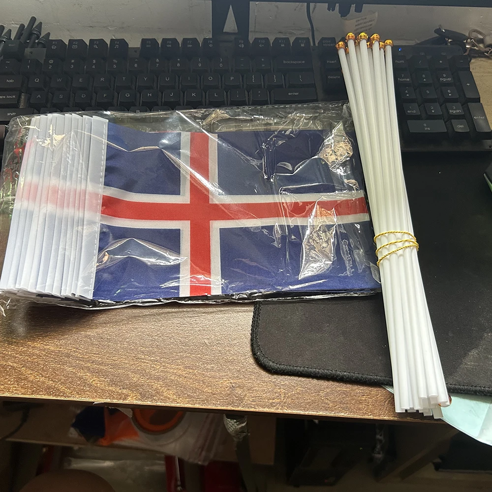 Bandera de Islandia poliéster con asta de plástico para ondear a mano