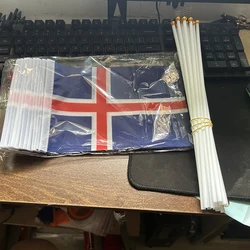 Bandera de Islandia poliéster con asta de plástico para ondear a mano