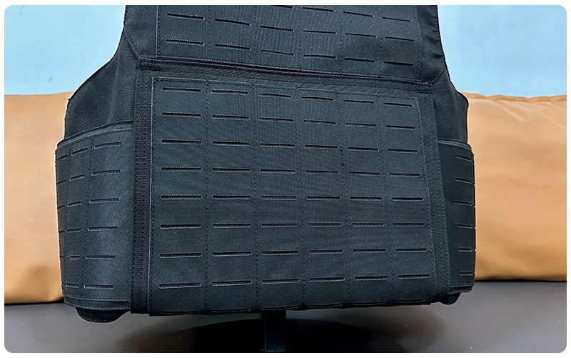 Detalle del chaleco táctico para exteriores