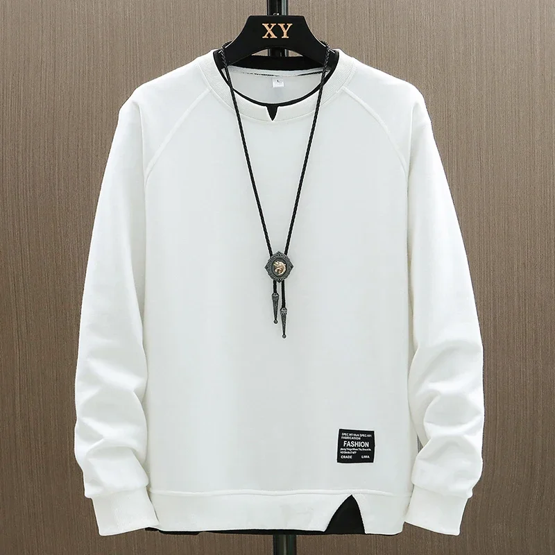 Vista de la sudadera con diseño minimal y capucha