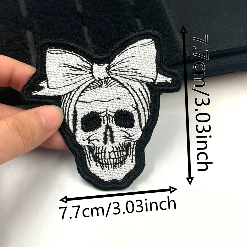 Parche bordado calavera punk para motociclistas con gancho de sujeción - imagen 2