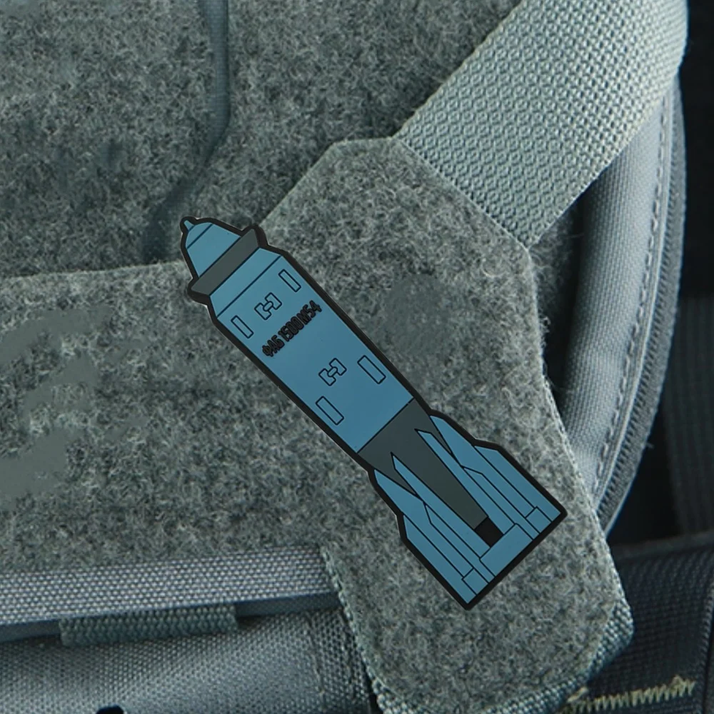 Detalle gancho y bucle de la insignia