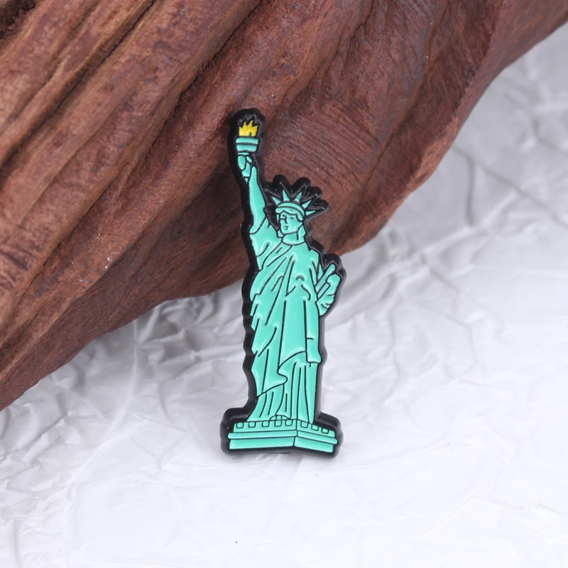 Insignia pin esmalte duro estatua de Nueva York para chaqueta - imagen 5