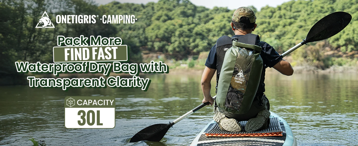 Mochila impermeable enrollable en uso outdoor