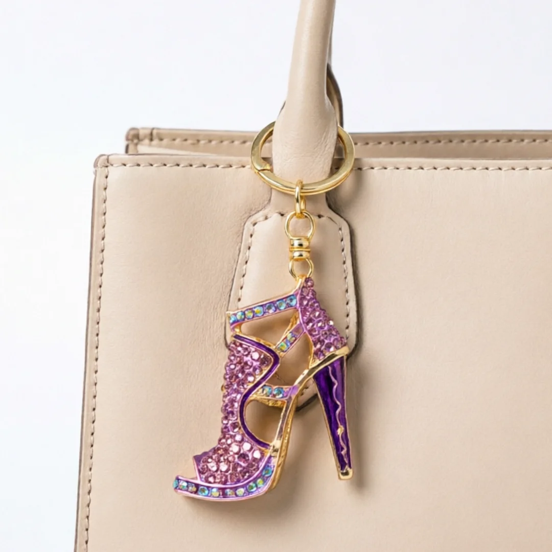 Llavero zapato de tacón morado con pedrería para bolso - imagen 2