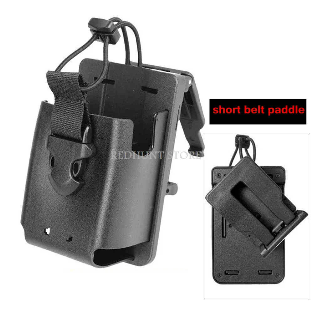 Soporte de radio instalado en sistema MOLLE