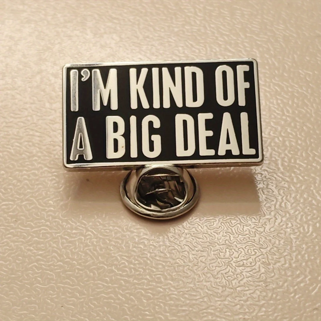 Broche metálico elegante y moderno para uso diario unisex sobrio - imagen 2