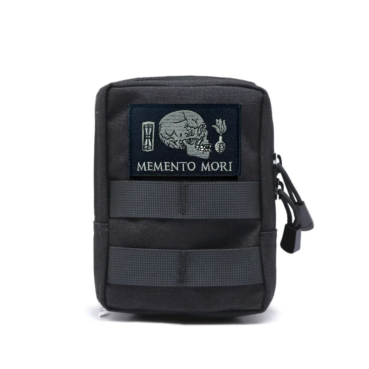Parche moral Memento Mori – Calavera bordada con velcro táctico