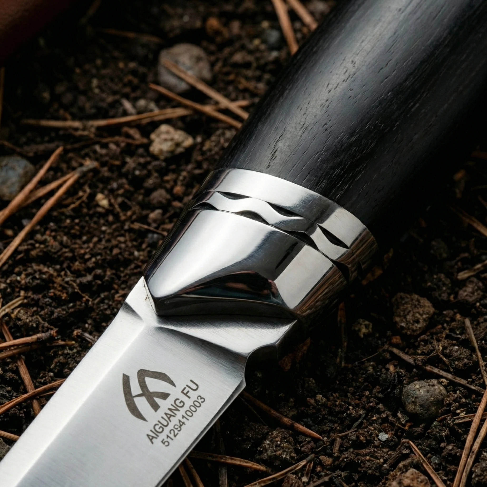 Cuchillo táctico de hoja fija para exteriores con funda