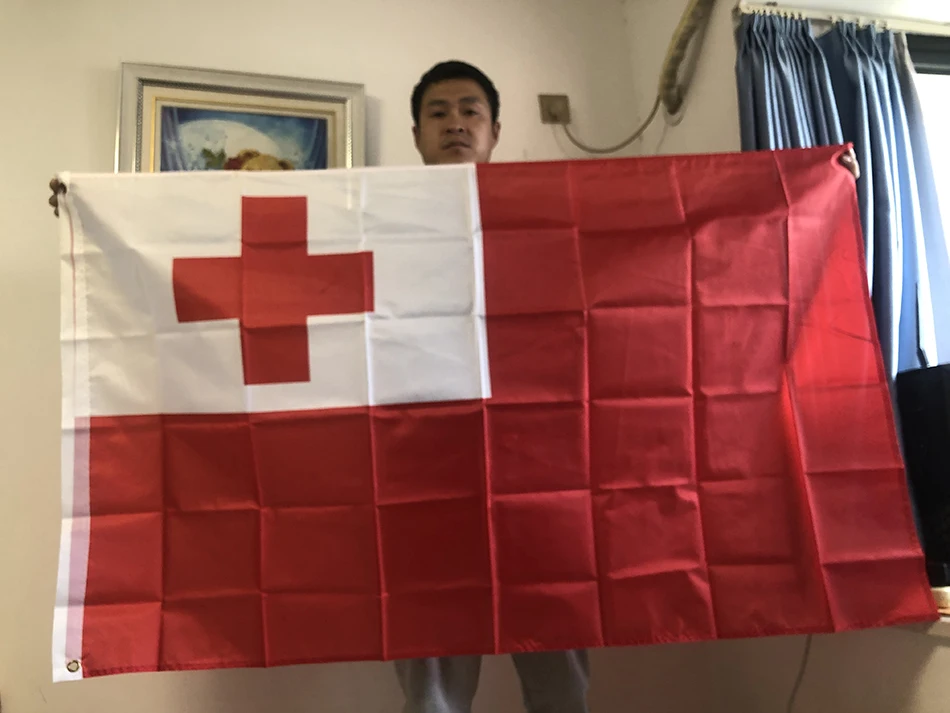 Bandera nacional de Tonga desplegada con diseño oficial
