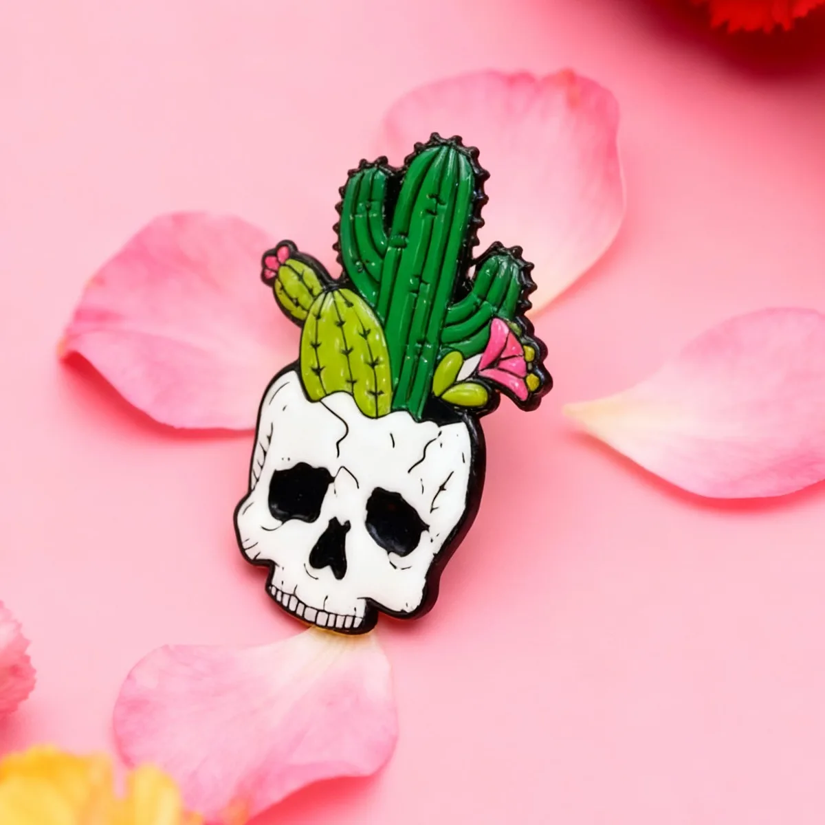Pin esmaltado cactus y calavera gótica vintage – Broche floral - imagen 2
