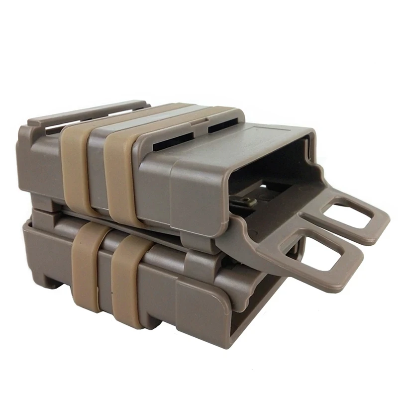 Funda montada en sistema MOLLE con cargador insertado