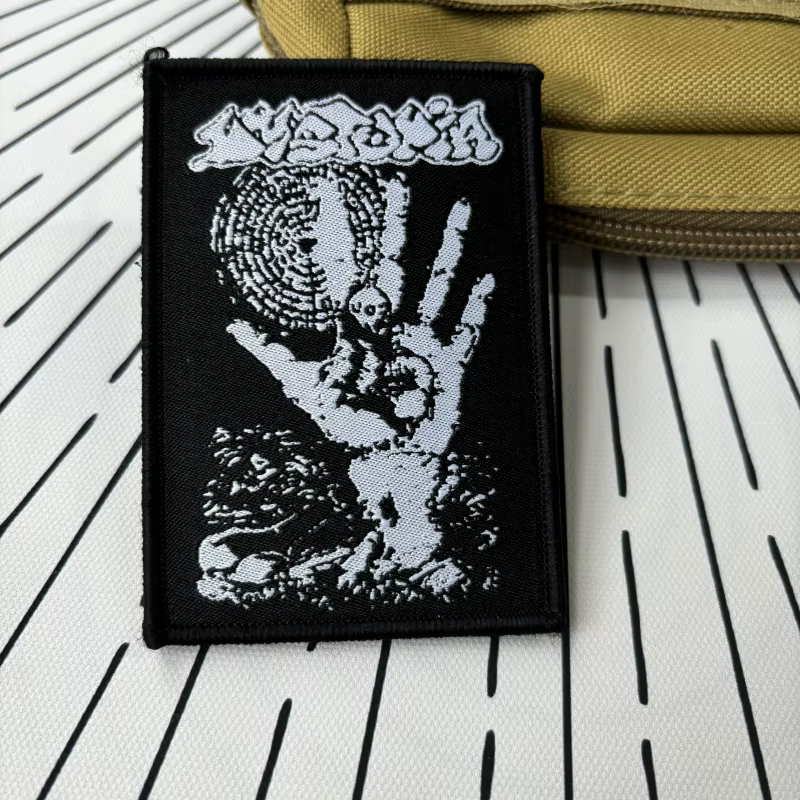 Parches tácticos con diseño punk rock bordado
