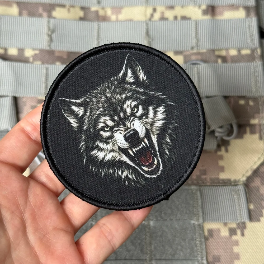 Parche táctico morale lobo chevron velcro para mochila - imagen 3