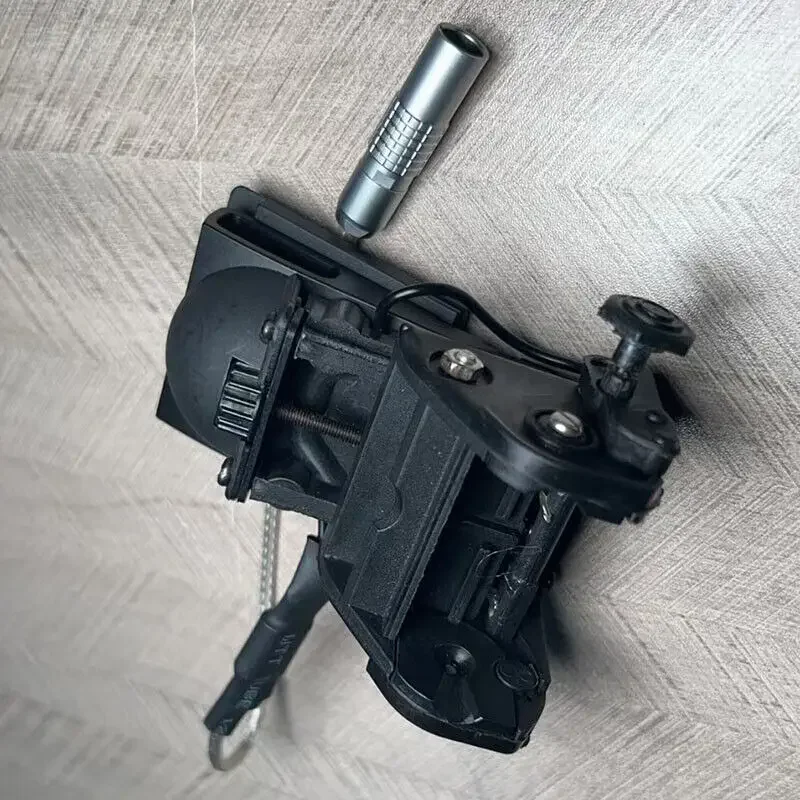 Casco táctico de metal para airsoft con montaje NVG y adaptador - imagen 5