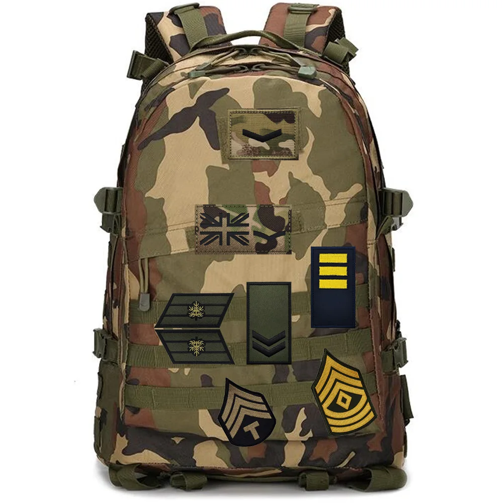 Parche bordado en contexto de mochila